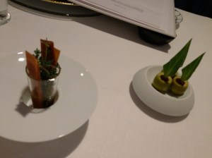 "Crac- oil- thyme" and stuffed olives with Vermouth